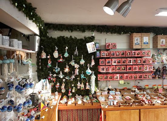 massachusetts/martha-s-vineyard/shop/christmas-cottage