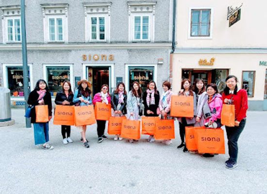 austria/salzburg/maxglan/shop/siona