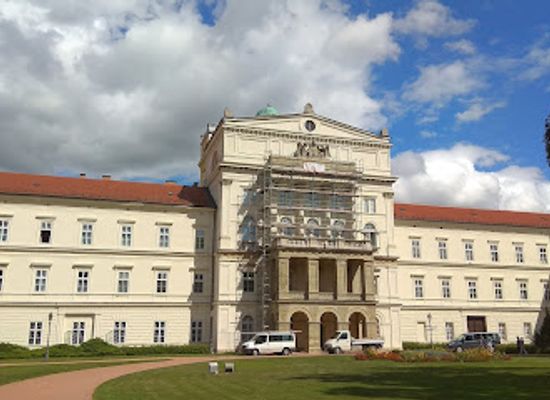 hungary/bakony/shop/ciszterci-apatsag-penztar-ajandekbolt-turisztikai-infopont