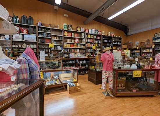 pennsylvania/amish-country/shop/cackleberry-farm-antique-mall