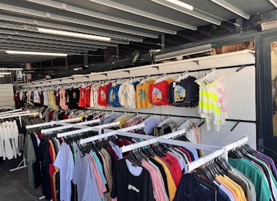 turkiye/pamukkale/shop/ayakkabi-ve-giyim-dunyasi-fabrika-satis-magazasi