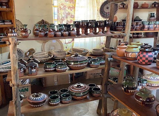 botswana/kalahari-desert/shop/gabane-pottery