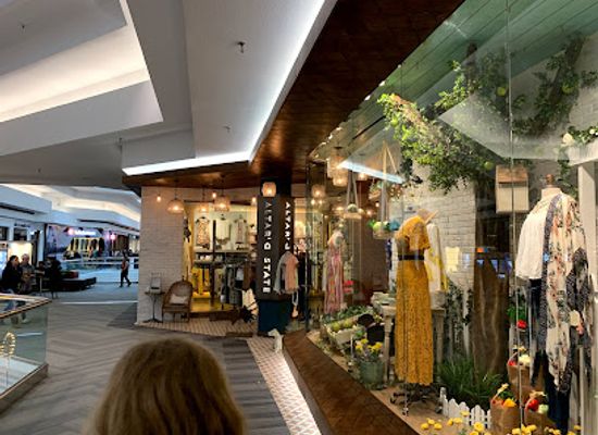 illinois/schaumburg/shop/altar-d-state-woodfield-mall