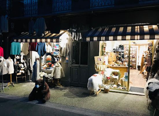 france/pyrenees/shop/pyrenees-artisanat-la-caverne-curieuse