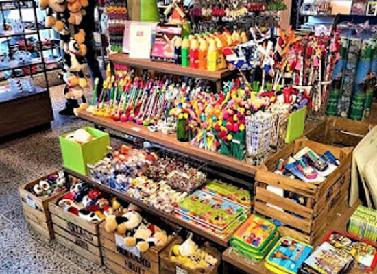 netherlands/dutch-coast/shop/dam-square-souvenirs