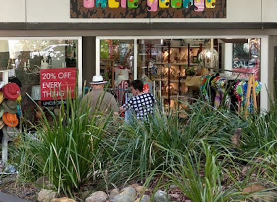 australia/noosa/shop/uncle-george-hastings-street