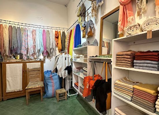 morocco/chaouia/shop/by-faissal-traditional-weaving-handwoven-scarves-marrakech