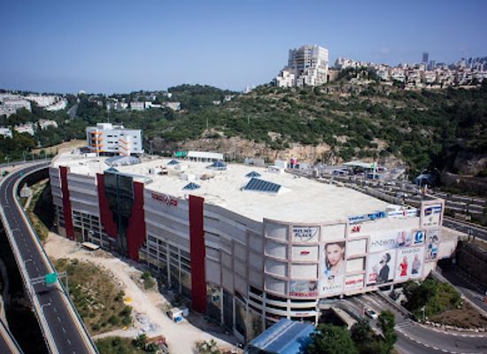 israel/haifa-beaches/shop/grand-canyon-haifa