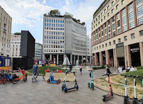 italy/lombardy/shop/urban-outfitters