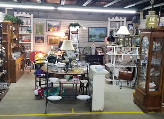 michigan/west-michigan/shop/wally-s-treasures-mall-vintage-antiques-collectibles-uniques