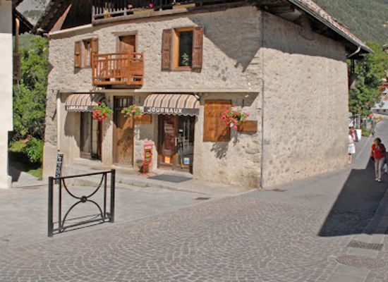 france/ecrins-national-park/shop/librairie-presse-de-la-vallouise
