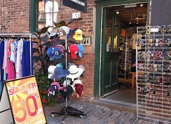 canada/toronto/distillery-district/shop/crimson-clover