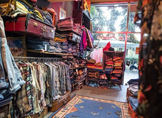 greece/thessaloniki/ano-poli/shop/oldd-fashion-vintage-clothing
