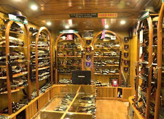 india/himalayas/shop/famous-gurkha-khukuri-house