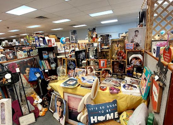 maine/oxford-county/shop/oxford-barn-flea-market