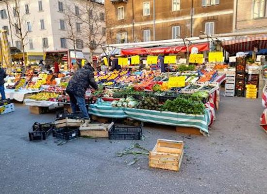 italy/brianza/shop/mercato-ortofrutticolo-di-viale-papiniano