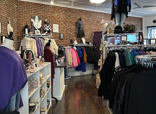 maine/biddeford/shop/luscious-curves-boutique