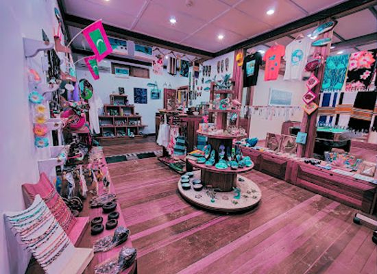 maldives/vaavu-atoll/shop/dhiggiri-souvenir-shop