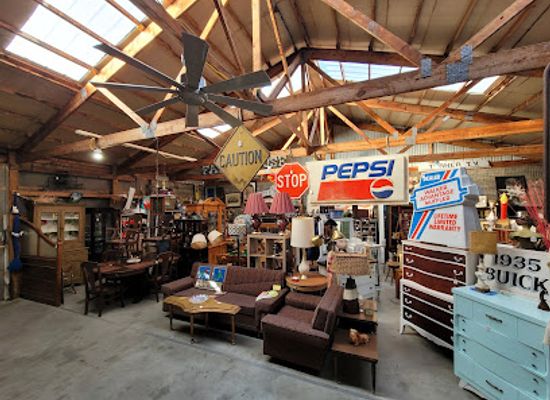 illinois/little-egypt/shop/warehouse-antique-mall-marion-il