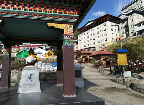 nepal/namche-bazaar/shop/hermann-helmers