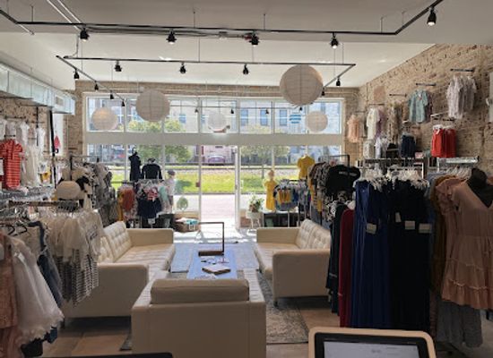 north-carolina/mooresville/shop/paige-turner-books-and-boutique