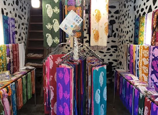 azerbaijan/sheki-zagatala-region/shop/kelaghayi-silk-scarf-shop