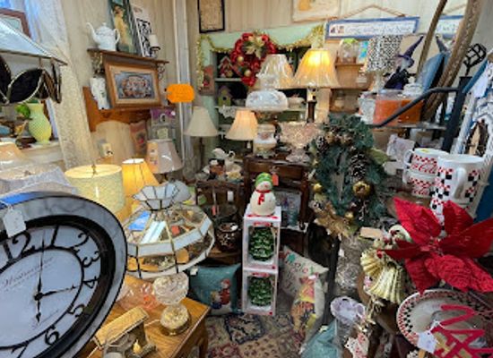 maryland/rocky-gap-state-park/shop/rustic-touch-antiques
