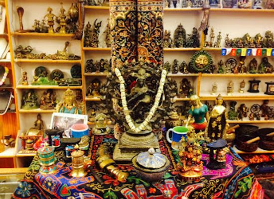 india/ladakh/shop/zanskar-arts-pashmina-showroom-shopping-in-ladakh-himalayan-shawl-shops-in-leh