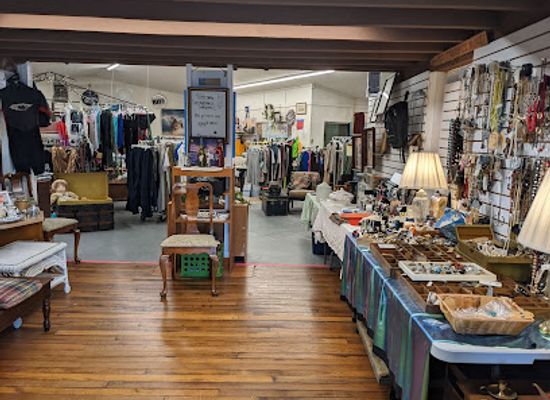 virginia/chincoteague-island/shop/secondhand-sunshine-thrift-store