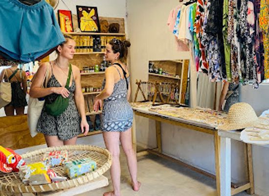sri-lanka/mirissa/shop/ourelia-clothing-accessories