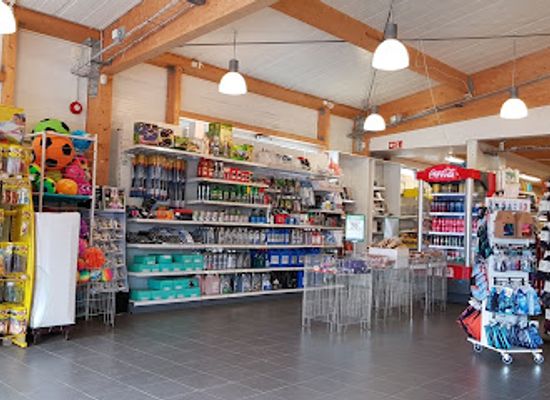 iceland/golden-circle/shop/samkaup-strax