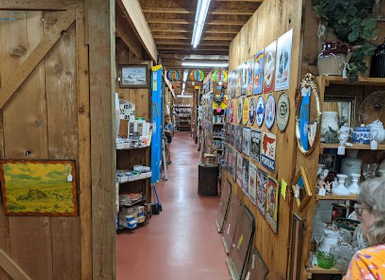 arkansas/arkansas-river-valley/shop/junk-shun-barn-flea-market