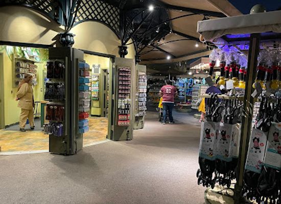 california/anaheim/downtown-disney-district/shop/disney-s-pin-traders