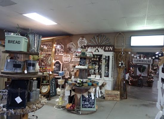 alabama/chattahoochee-river/shop/the-farmhouse