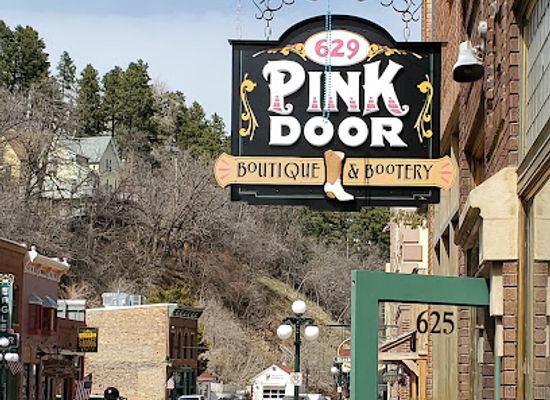 south-dakota/pine-ridge/shop/pink-door-boutique