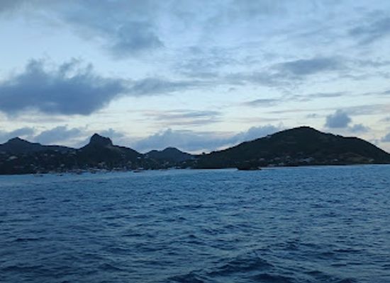 saint-vincent-and-the-grenadines/union-island/shop/hutchinson-s-variety-store