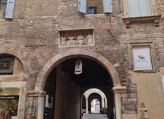 italy/verona/san-zeno/shop/stone-island-store