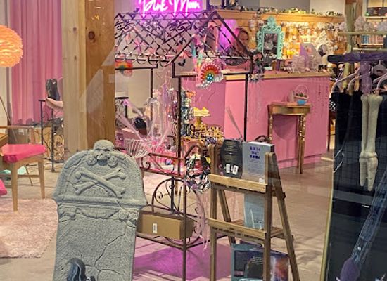 ohio/cincinnati/shop/pink-moon-path