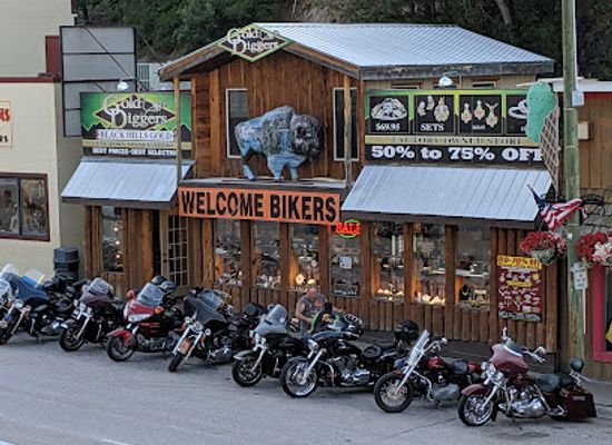 south-dakota/mount-rushmore/shop/gold-diggers-black-hills-gold-retail-outlet