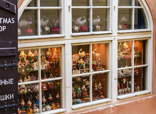 czechia/prague/mala-strana/shop/christmas-shop-prague