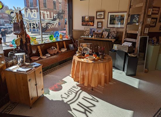 iowa/great-river-road/shop/the-left-bank-shop-and-gallery