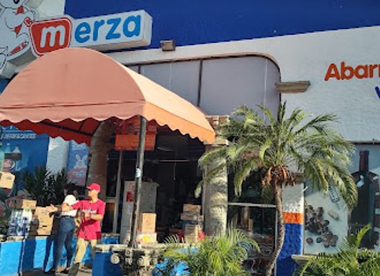 mexico/ixtapa-zihuatanejo/shop/centro-comercial-la-puerta-ixtapa