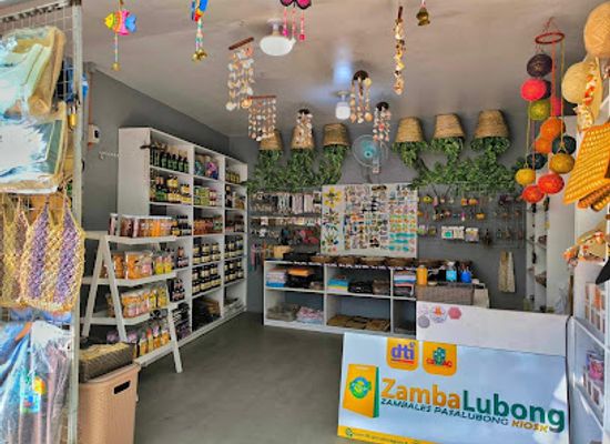 philippines/anawangin-cove/shop/dona-nenik-s-souvenir-shop