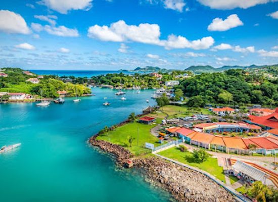 saint-lucia/tet-paul-scenic-trail/shop/duty-free-pointe-seraphine-shopping-complex
