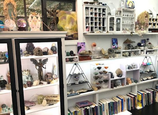 connecticut/litchfield-county/shop/between-heaven-and-hell-boutique-near-litchfield