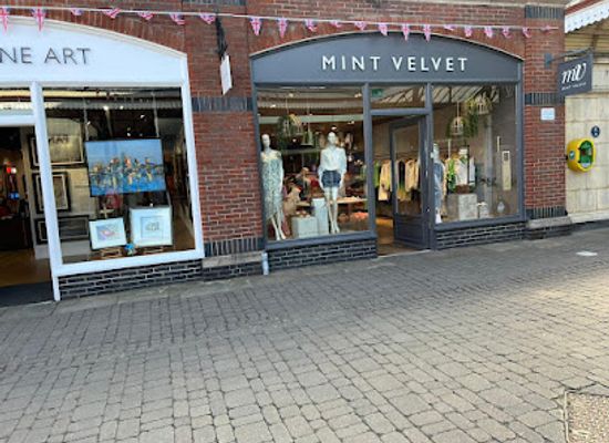 united-kingdom/windsor/shop/mint-velvet-windsor