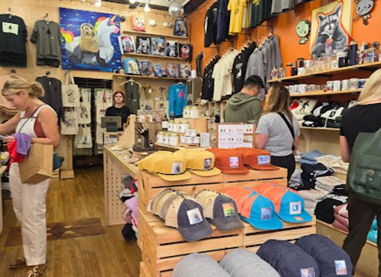maine/western-maine-mountains/shop/the-maine-souvenir-shop-portland
