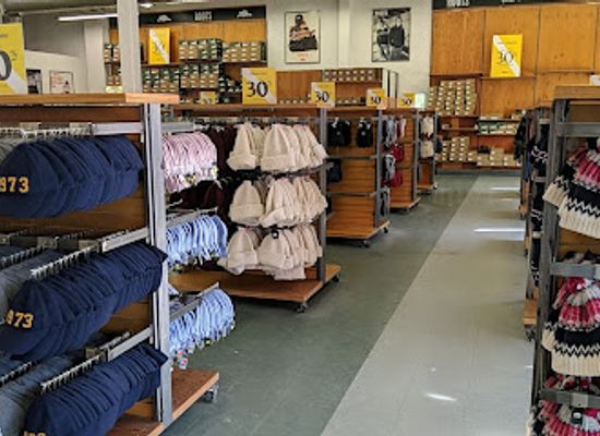 canada/golden-horseshoe/shop/roots