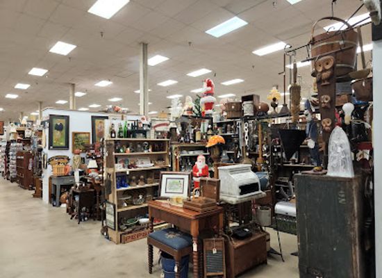 indiana/fort-wayne/shop/vintage-treasures-antique-mall