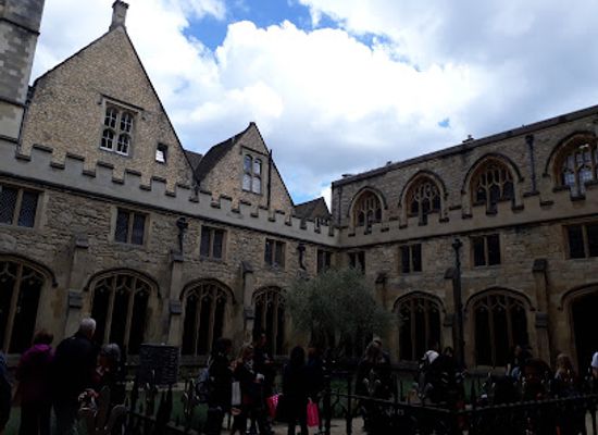 united-kingdom/oxfordshire/shop/the-chapter-house-shop